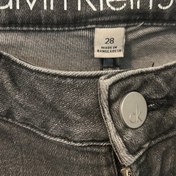 Calvin Klein size 28 mid rise Jegging - Picture 2 of 12